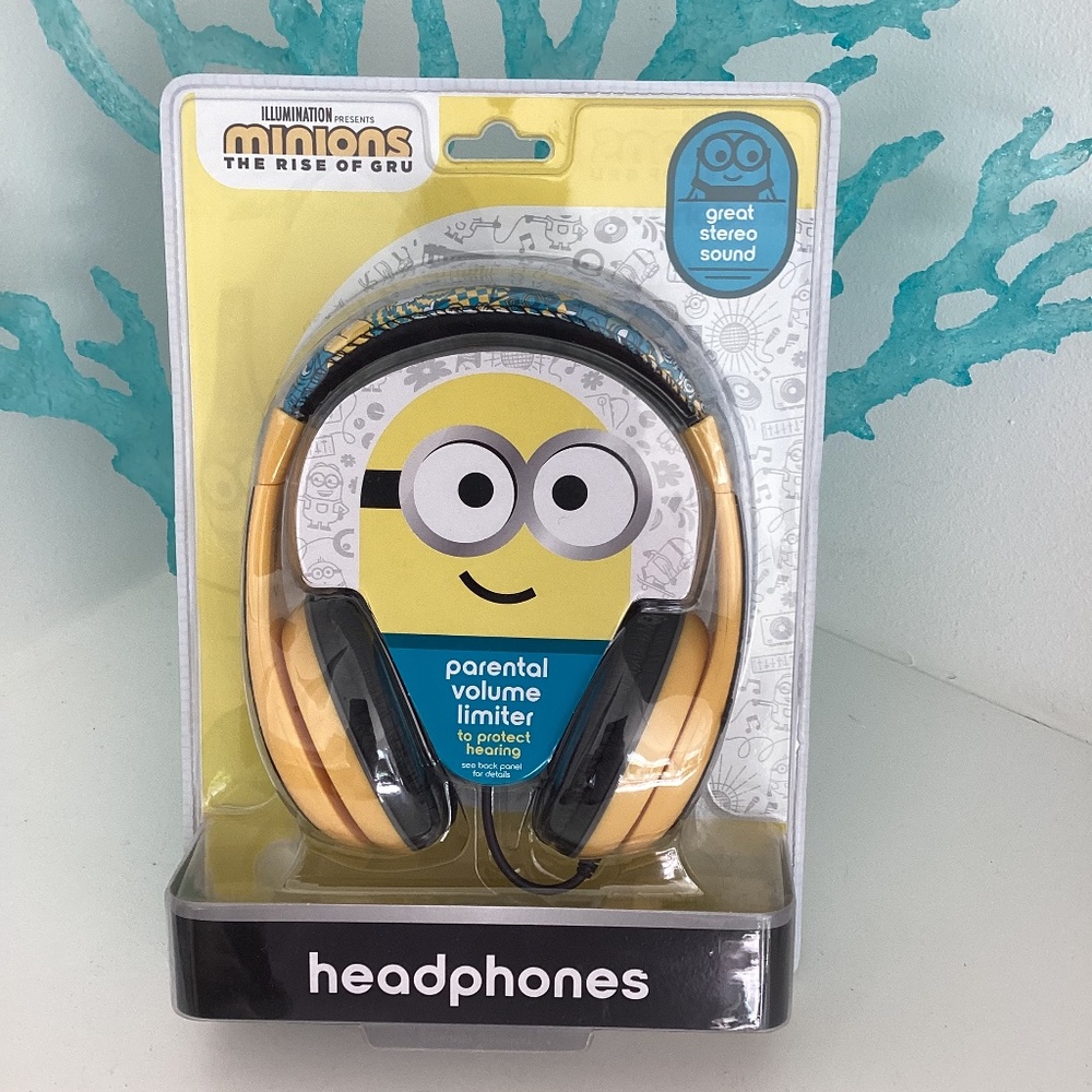 ILLUMINATION MINIONS HEADPHONES W PARENTAL VOLUME LIMITER NEW